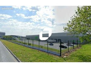 Local industriel 13 723 m²
