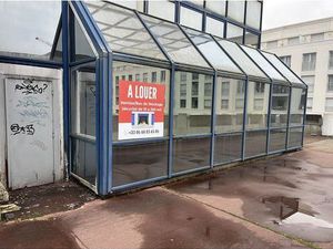 Local 95 m² NOISY LE GRAND