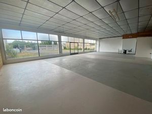 A LOUER Local Commercial de 315M2