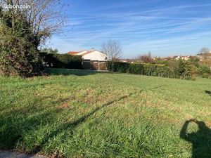 Terrain 734 m² Saintes