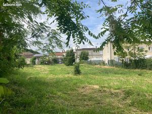 Terrain 800 m² Saintes