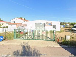 Local industriel 600 m²