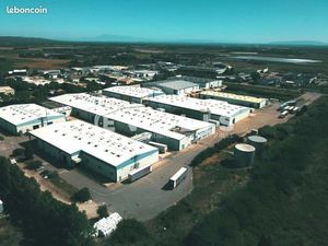 Local industriel 3 380 m²