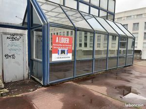 Local 95 m² NOISY LE GRAND