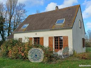 Entre PORTBAIL et BRICQUEBEC. Dans un environnement très charmant  pavillon à rafraichir