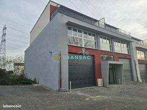 Local bureaux 256 m²