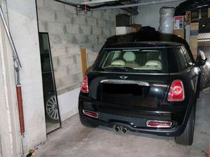 BOX Garches Centre Piscine (20m) 3min (Eglise/Mairie) Gare (900m) parking garage