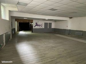 Local commercial 275 m²