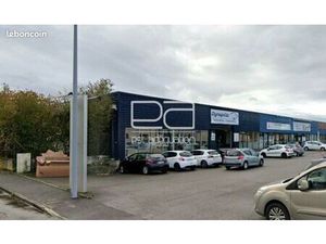 Local commercial 760 m²
