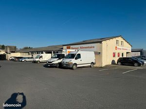 Local commercial 1100 m² SAINT LO