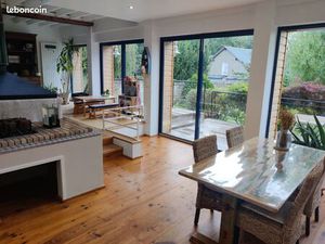 MAISON d’architecte bien situé