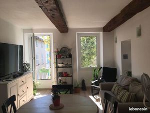 Appartement spacieux et lumineux dans un immeuble ancien