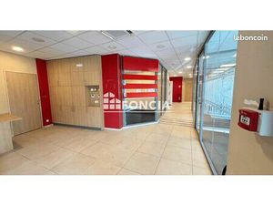 Local bureaux 167 m²