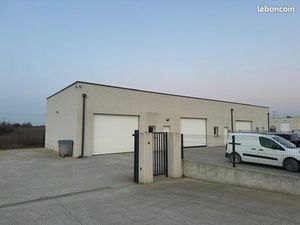 Entrepôt et bureau à louer