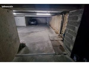 Parking fermé métro Compans