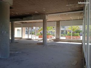 Local commercial brut 240 m² – Vue parc – Terrasse possible – Antibes