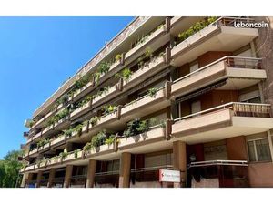 Parking/box 1 pièce 14 m²