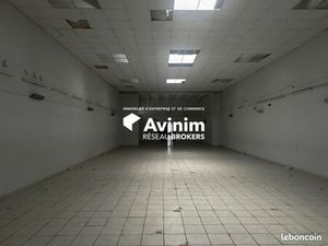 Local 853 m² Saint-Denis