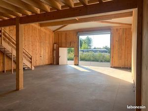 Box / Locaux à louer 153 m²