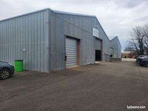 Beau local commercial en proximité immediate Avenue de la Resistance et rocade -St PAUL le