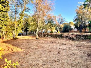 Terrain 692 m2 viabilisé