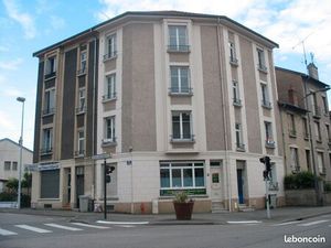 Local professionnel pouvant être utilisé comme local commercial avec vitrine ou bureau