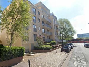 Box fermé 11 8 m² – Courbevoie (Quai Maréchal Joffre)