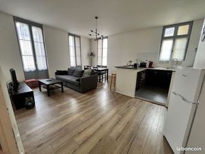 Charmant T3 meublé de 90 m² avec balcon et belle hauteur sous plafond – Cœur historique de