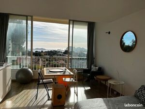 À louer – Superbe loft meublé 37 m² – Vue mer imprenable – La Ciotat – Disponible 1er janv
