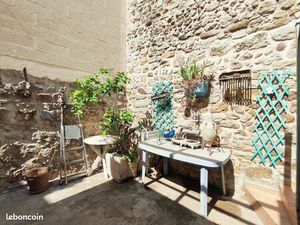 Lumineuse maison de village T5 91 m² avec cour  terrasse et vue panoramique