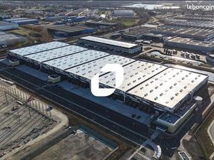 Local industriel 12 236 m²