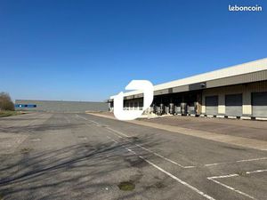 Local industriel 3 399 m²