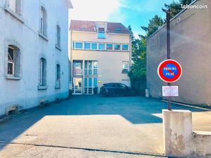 Local professionnel PMR + stationnement + jardin