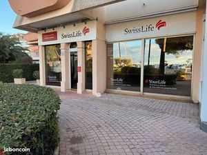 BAIL A REPRENDRE LOCAL 66 M2 PORT FREJUS loyer 1396 54 euros par mois