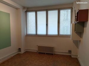 Bureau ou pièce à louer dans local professionnel