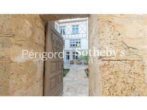 Maison 10 pièces 280 m²