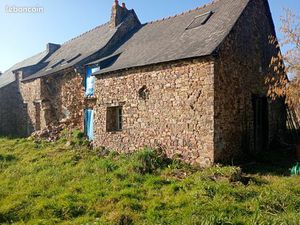 Bâtisse en pierres à rénover