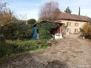 Authentique maison en pierre avec jardin paysager et terrain constructible
