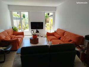 Maison avec jardin et cour