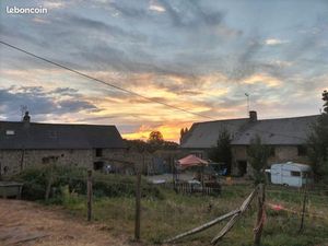 Longère habitable et terrain de 11000m2