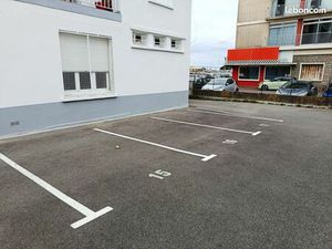 Lot de 4 places de stationnement extérieur