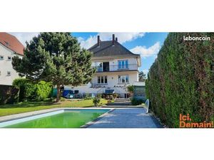 Maison 10 pièces 255 m²