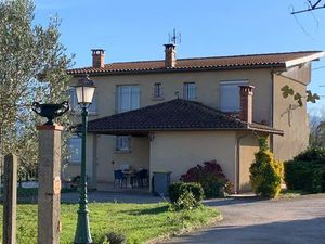 Maison T7 160 m2 + de 100m2 de dépendances et garage de 2000 m2 de la