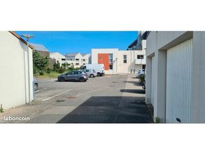 Garage box 15 m2 Couëron Noé saint Jean■Hauteur 1m85 sous portail.■Idéal pour 1 voiture de