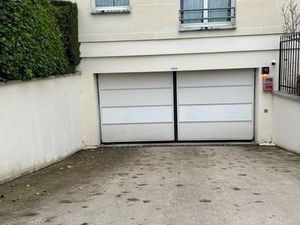 Place de parking moto sous sol sécuriser avec caméra quartier très calme