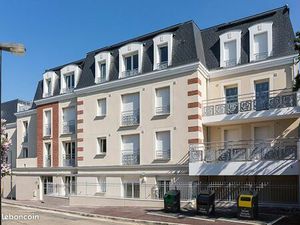 Meublé 2 pièces lumineux avec balcon/terrasse et vue dégagée au dernier étage (3) à louer
