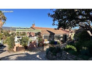 Villa au calme vue dégagée 12 mn à pied de la mer