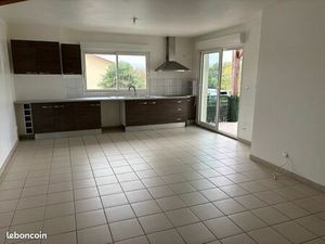 T3 73 m2 + terasse + cour + 2 parking