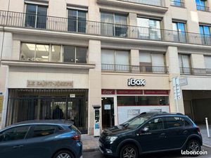 Local com. Avec vitrine 46 m2 haute ville