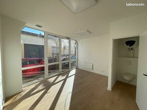 Beau local professionnel ou commercial